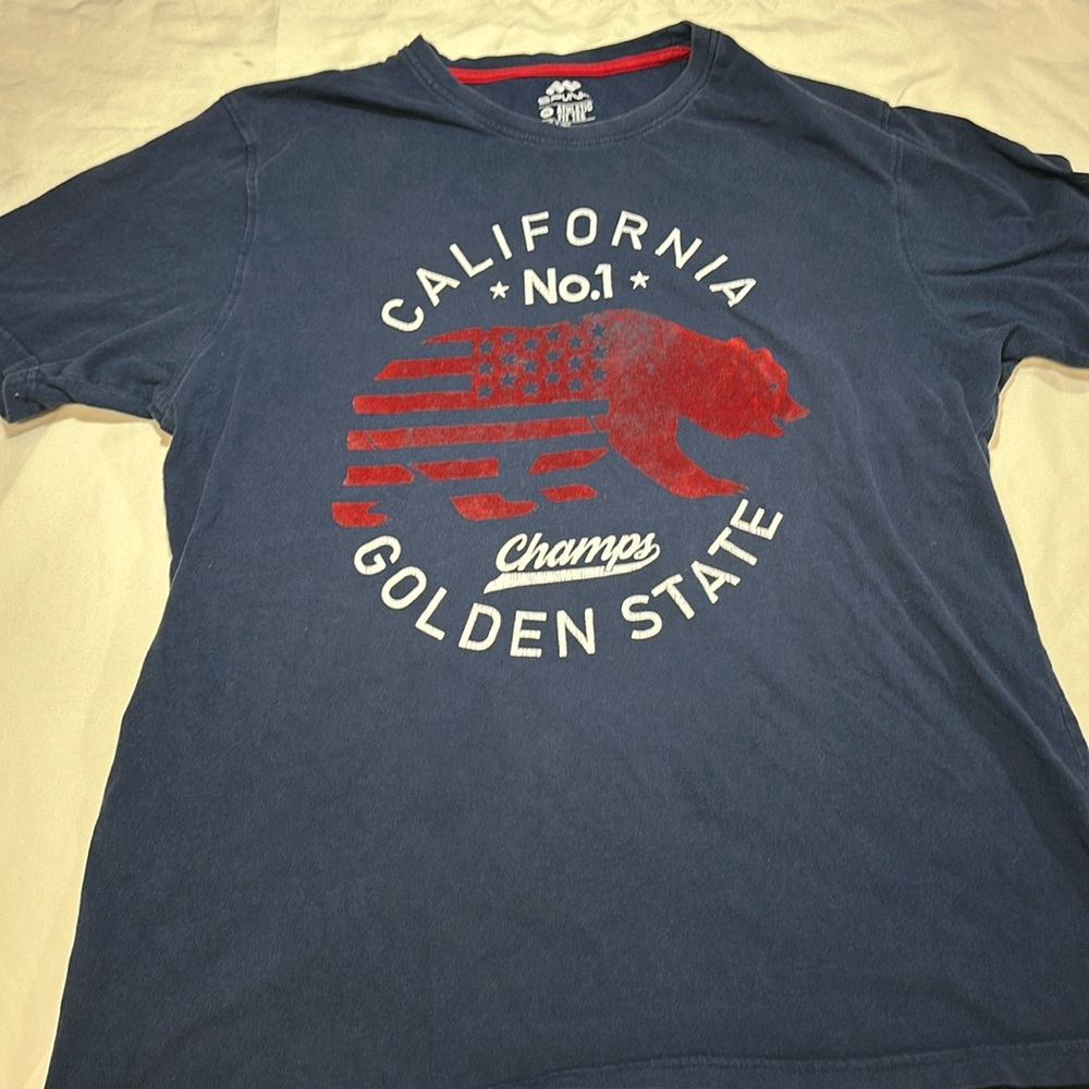 Athletic Fit men’s graphic tee size XL.